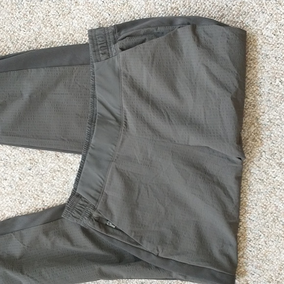 ATHLETA Textured Brooklyn Jogger Mountain Olive Size 10 - Picture 4 of 10
